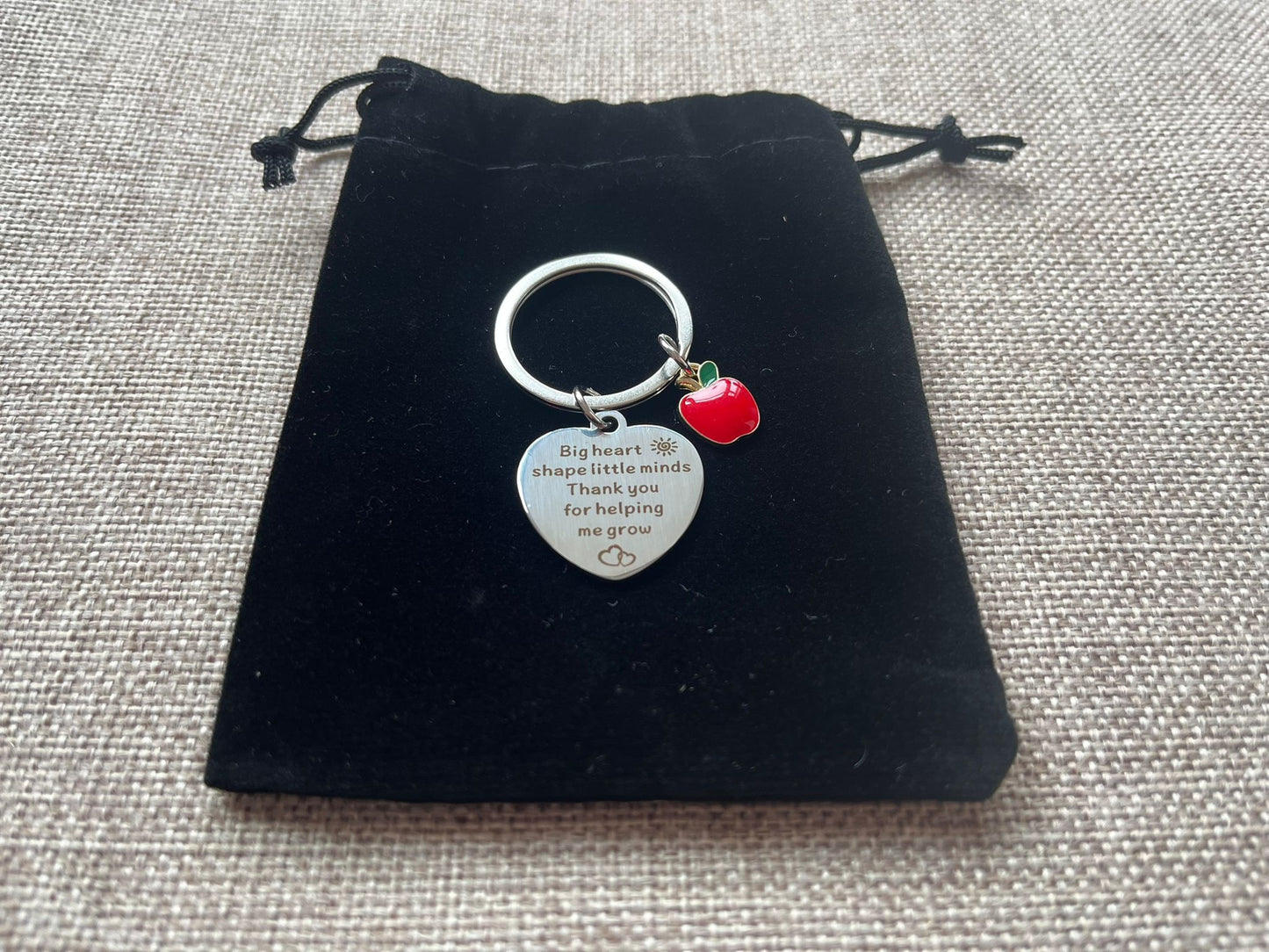 Teacher keyring - it takes a big heart to shape little minds (red apple)